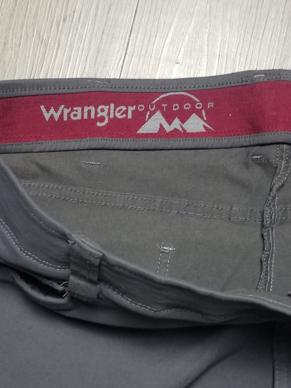 Wrangler Men's Dark Gray Cargo Pants with Zip Pocket (Size 42/30) - Picture 5 of 10